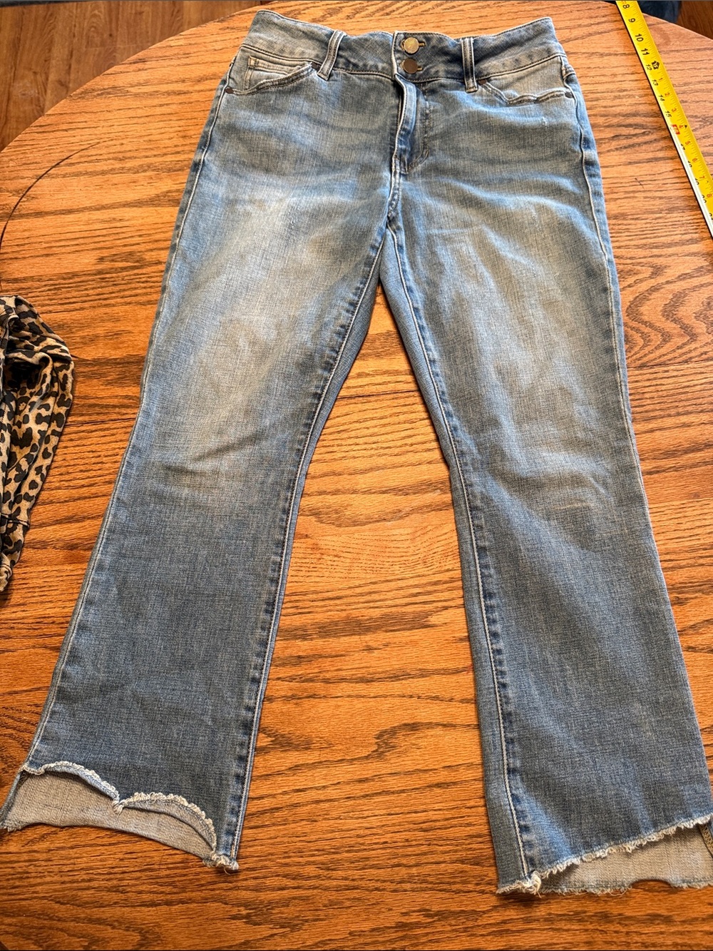 Cabi Size 6-Classic Light Wash Women's Jeans - Casual Cropped Fit